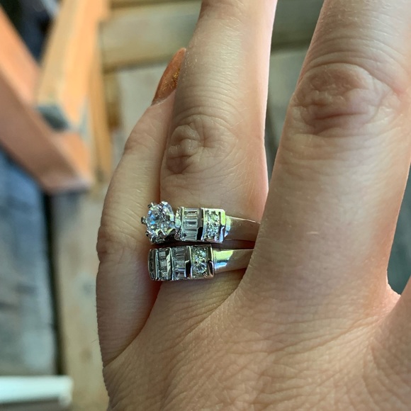 STERLING SILVER SIMULATED DIAMOND WEDDING SET - Picture 10 of 14